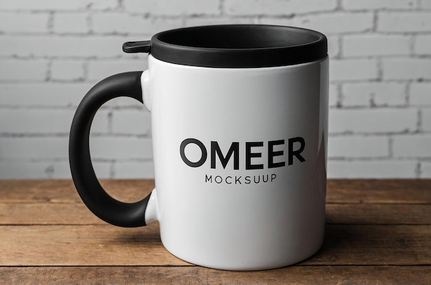 uma caneca branca com a palavra aveia-megato