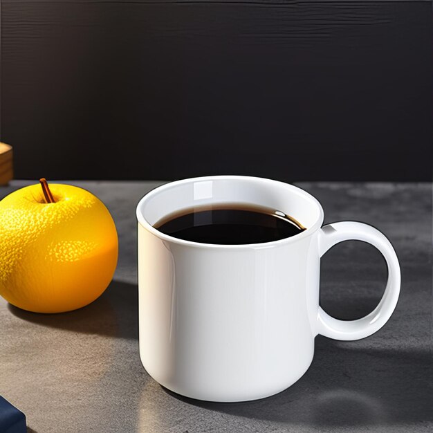 Uma caneca branca de café e uma laranja ao lado de uma maçã amarela