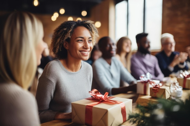 Uma cena comovente de vários empregados doando generosamente presentes