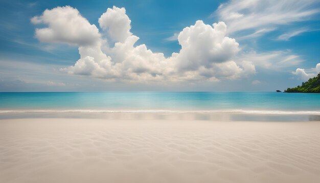 Foto uma cena de praia com nuvens e o oceano ao fundo