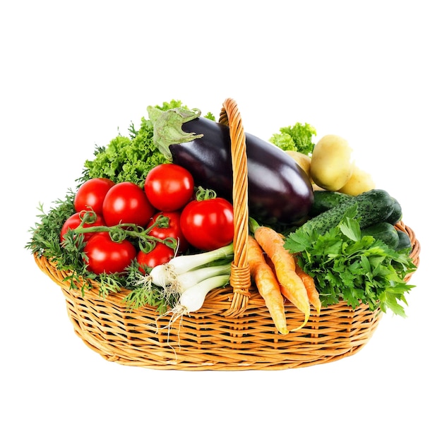 Uma cesta de legumes com fundo branco