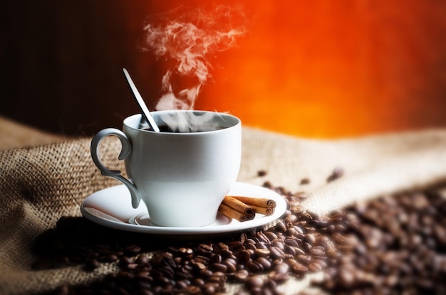 Uma chávena de café.