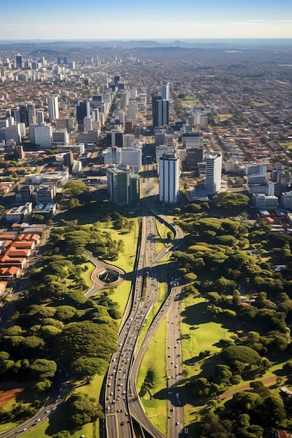 Foto uma cidade com uma rodovia e uma cidade no fundo