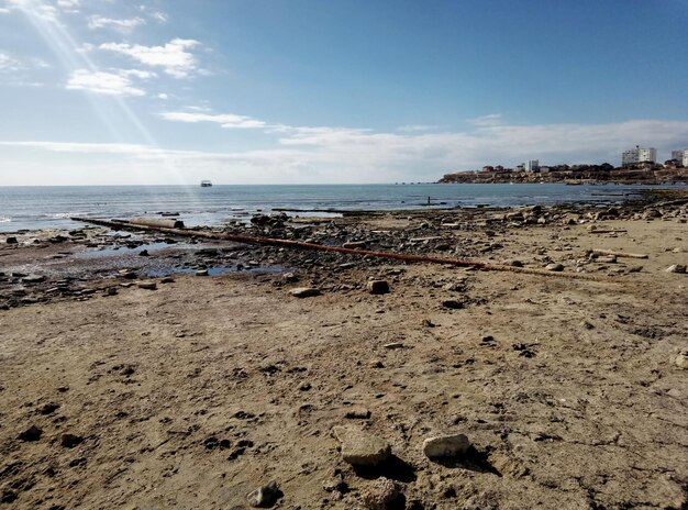 Foto uma cidade nas margens do mar cáspio cazaquistão região de mangistau cidade de aktau 21 de outubro de 2021 ano