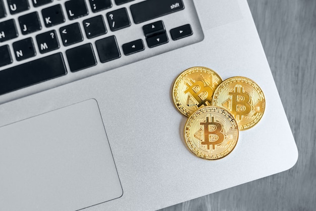 Uma cor dourada brilhante Bitcoin