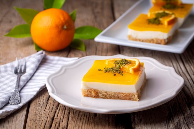 Uma deliciosa sobremesa turca; Sobremesa Etimek com laranja, bolo de laranja, bolo de leite com laranja (nome turco; Portakalli etimek tatlisi)