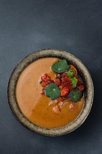 Uma deliciosa sopa em um restaurante Closeup