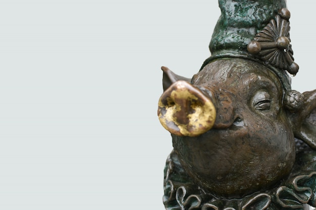 Foto uma escultura de bronze de um porco, cópia espaço