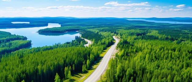 Foto uma estrada com um lago ao fundo