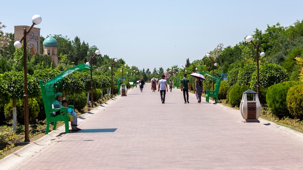 uma estrada parque no Uzbequistão