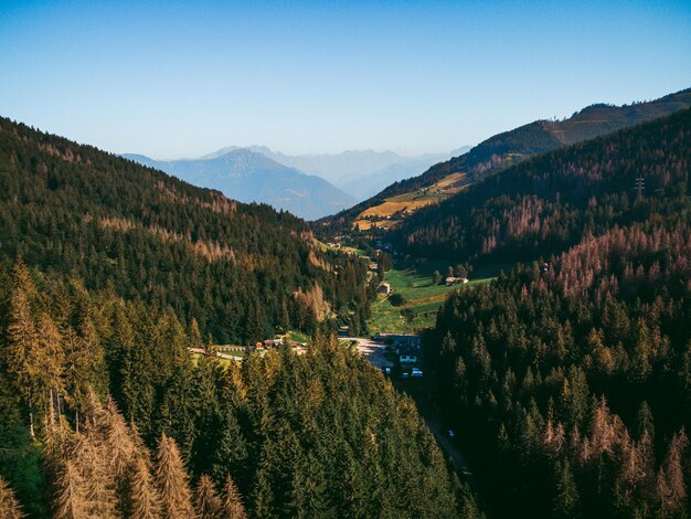 Uma excelente vista sobre as montanhas italianas