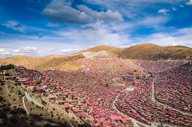 Foto uma famosa lamasery em seda, sichuan, china.