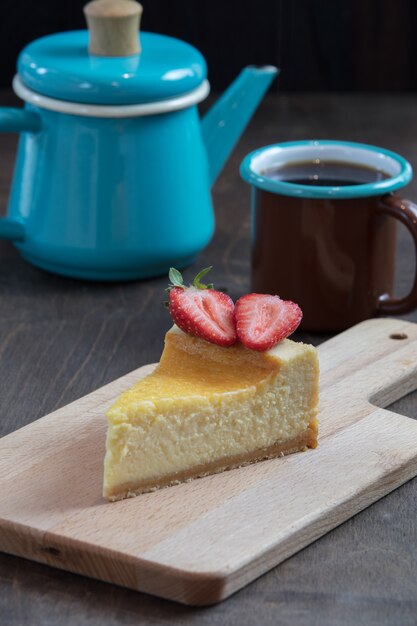 Uma fatia de cheesecake saboroso caseiro