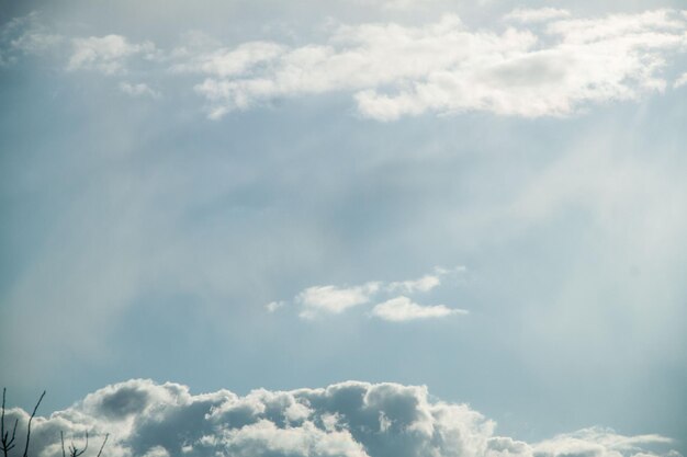 Uma foto de um céu nublado Fundo do céu nuvens naturais