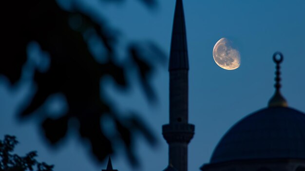 Foto uma foto de uma lua e uma mesquita com uma lua