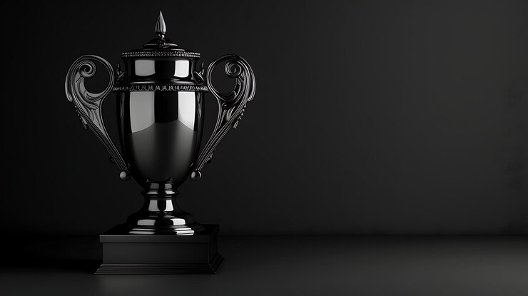 Foto uma foto em preto e branco de um vaso preto com um pergaminho nele