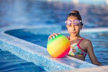 Esta piscina não tem água, tem 360 mil bolas!