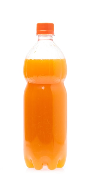 Foto uma garrafa com bebida saborosa isolada no fundo