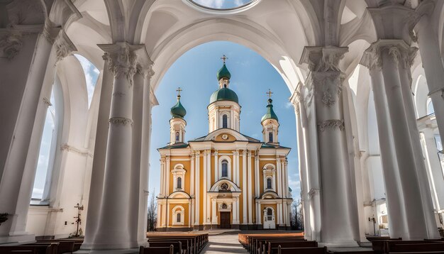 Foto uma igreja com uma grande janela que diz o nome da igreja