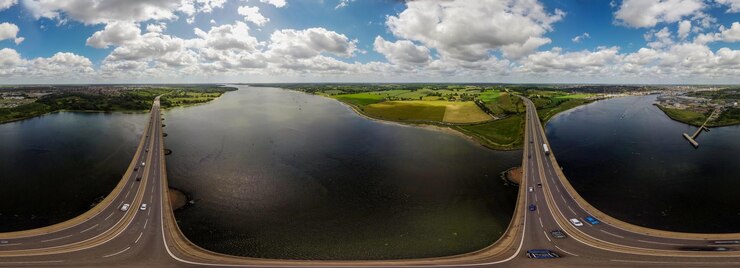 Foto uma imagem de alto ângulo de 360 graus da ponte orwell perto de ipswich, suffolk, reino unido