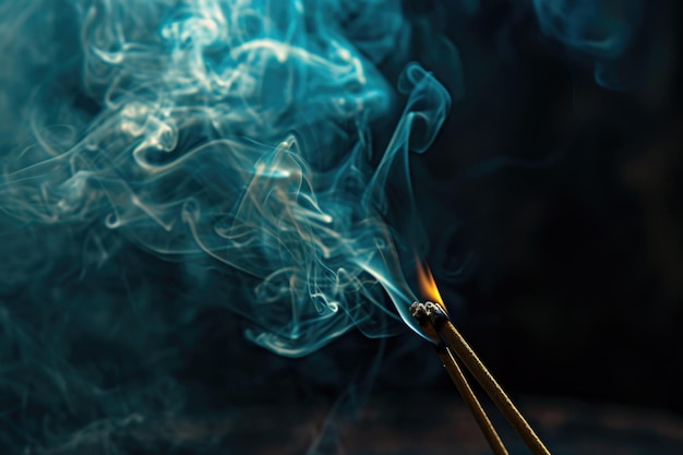 Foto uma imagem em close-up de um fósforo aceso com fumaça saindo perfeita para ilustrar conceitos de perigo de ignição de fogo ou começar algo novo
