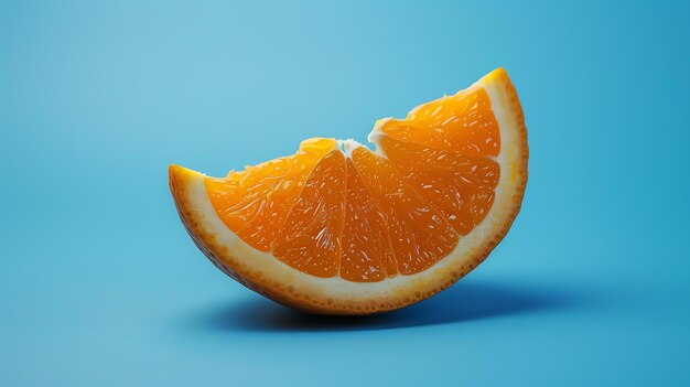 Uma imagem em close-up de um segmento de laranja suculento contra um fundo azul