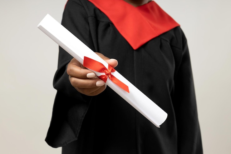 Foto uma jovem afro-americana em uniforme de formatura