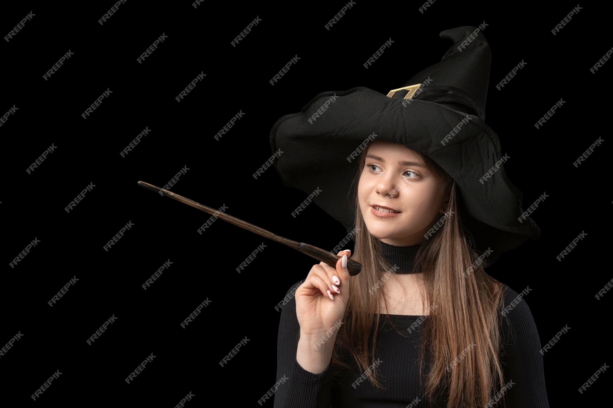 Ilustração De Halloween: Jovem Bruxa Bonita Com Um Chapéu Mágico