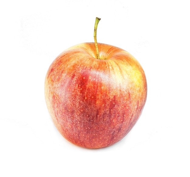 Uma maçã madura inteira com listras vermelhas e verdes isoladas no fundo branco