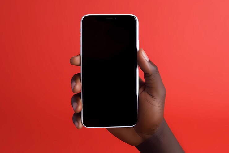 Foto uma mão segurando um telefone com tela preta