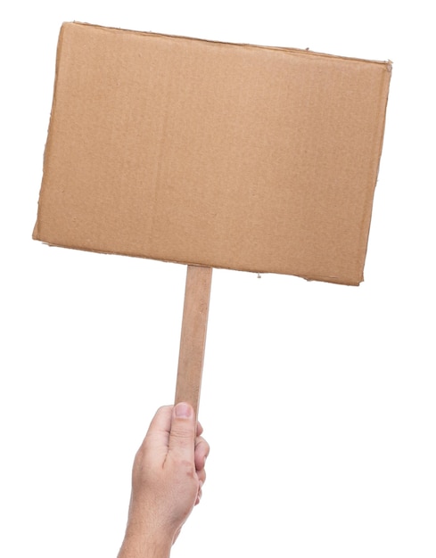 Uma mão segurando uma placa de papelão sem legendas de baixo usando um bastão