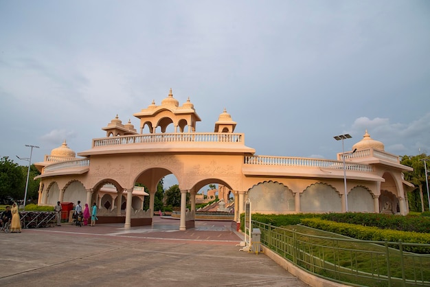 Uma maravilha arquitetônica em Anand Sagar Shri Saint Gajanan Maharaj Sansthan Anand Sagar é local de atração turística de Shegaon Maharashtra Índia