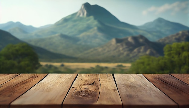 Uma mesa de madeira com uma montanha ao fundo