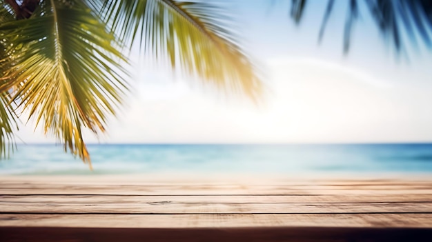 Uma mesa de madeira em uma praia com uma palmeira em primeiro plano.