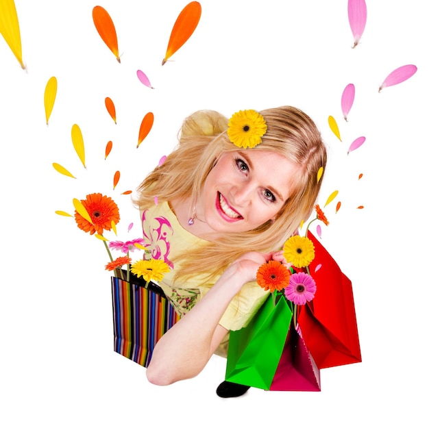 Foto uma mulher com um saco colorido cheio de flores e um saco corado com as palavras feliz aniversário nele