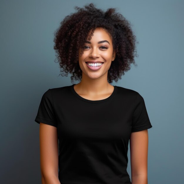 Uma mulher com um sorriso que diz "natural".