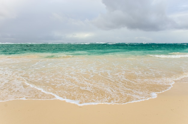 Uma paisagem abstrata do oceano.