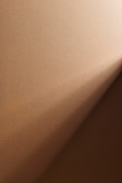 Uma parede texturizada com sombras naturais iluminadas por luz natural