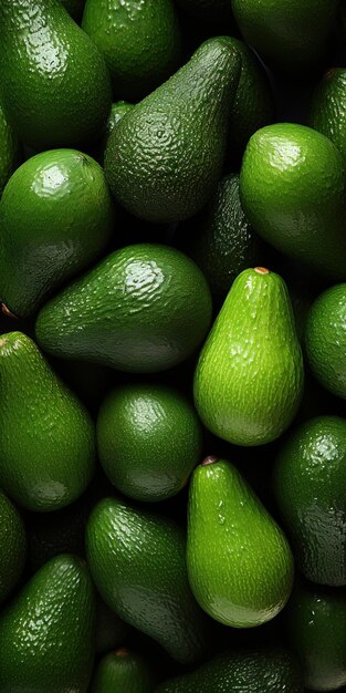 Foto uma pilha de abacates verdes estão empilhados um em cima do outro