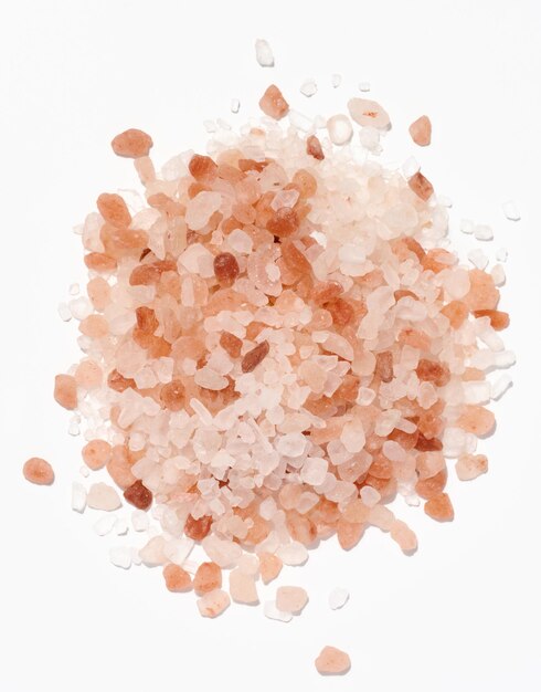 Foto uma pilha de sal branco e rosa do himalaia de perto