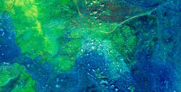 Uma pintura de um abstrato azul e verde com a palavra oceano.