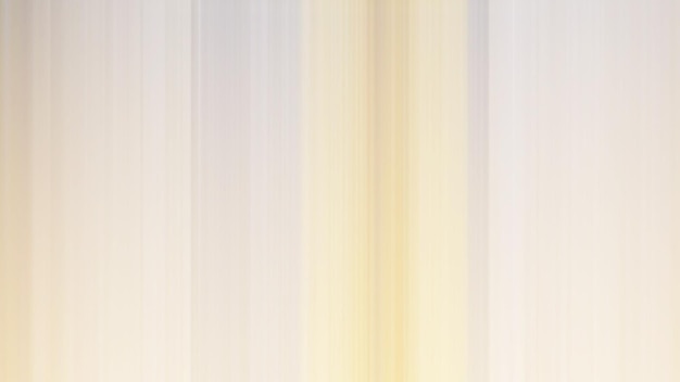 Uma pintura de uma cortina listrada de amarelo e branco com um reflexo de luz à esquerda