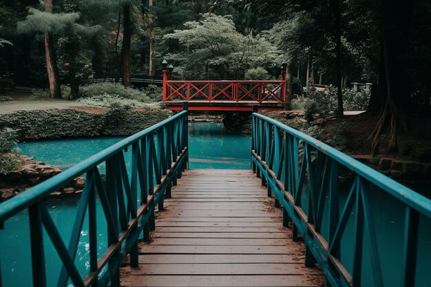 Uma piscina com uma ponte atravessando