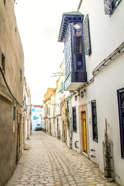 Uma rua em Medina em Tunis Tunísia