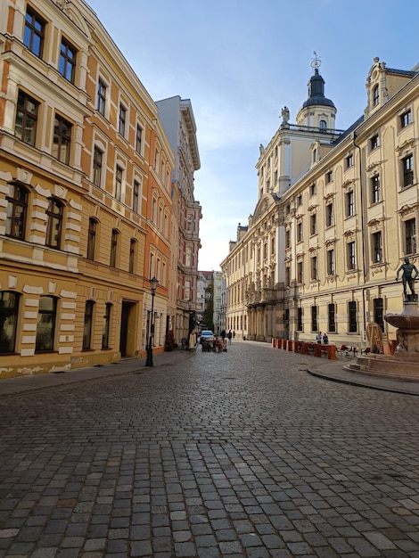 Uma rua na cidade velha de riga