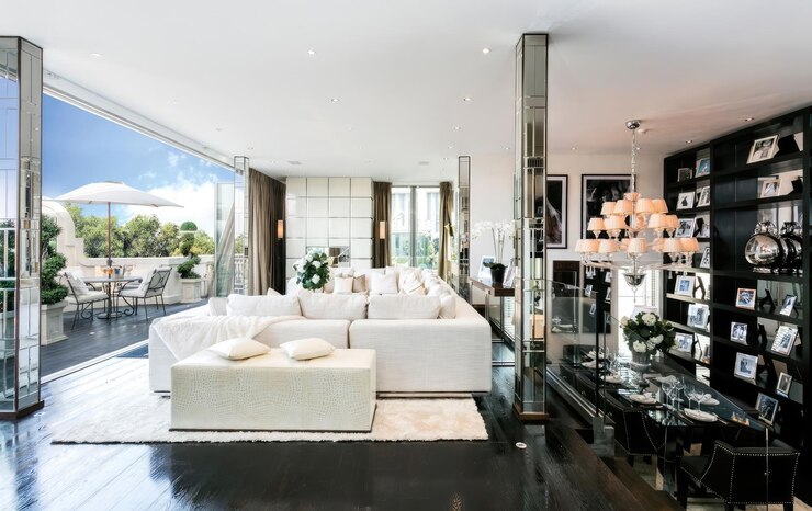 Foto uma sala de estar com um sofá, uma mesa e um lustre