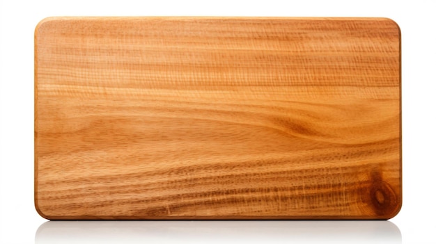 uma tábua de madeira com fundo branco