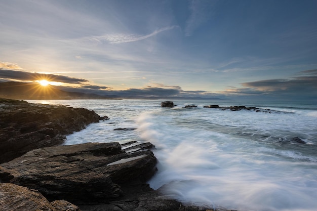 Uma tarde na costa cantábrica com paisagens, fauna e ondas!