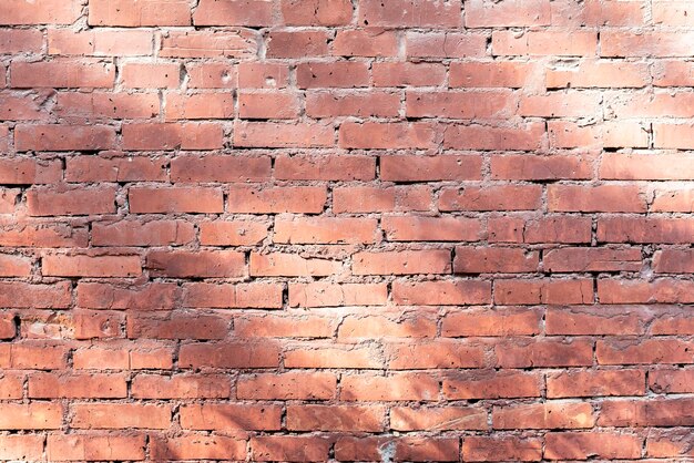 Uma textura de uma velha parede de tijolos vermelhos de um edifício