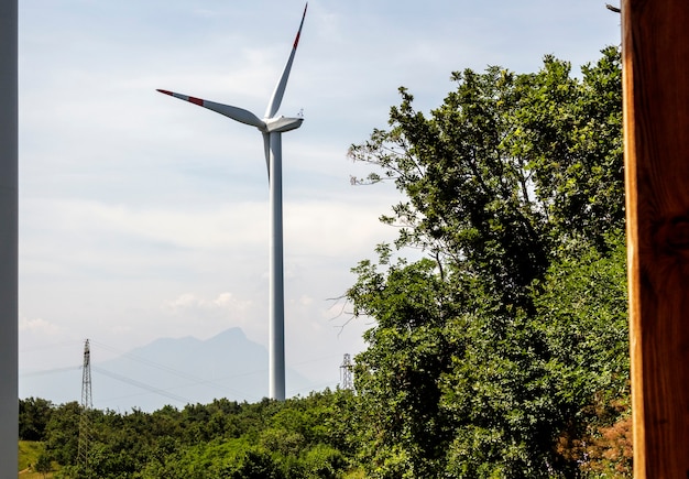 Uma turbina eólica do parque eólico Rivoli Veronese